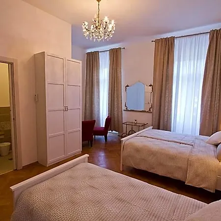 Couette-café Golden 4*