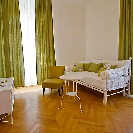 Couette-café Golden Trieste
