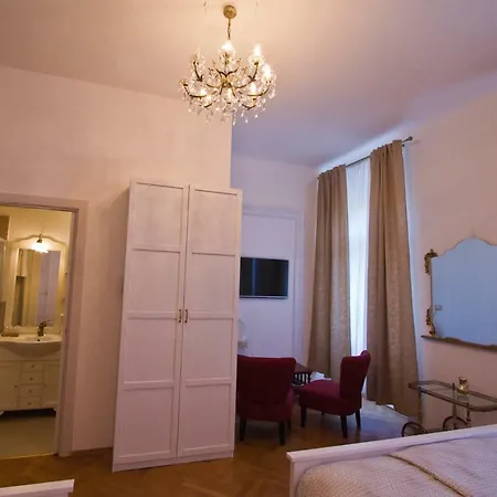 Golden Couette-café Trieste
