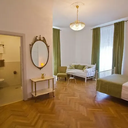 Golden Bed & Breakfast