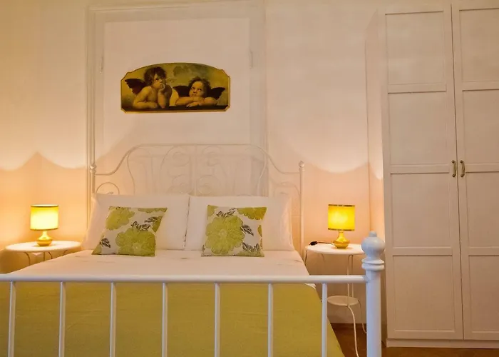 Golden לינה וארוחת בוקר