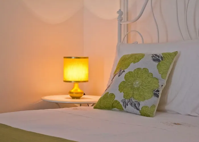 לינה וארוחת בוקר Golden 4*