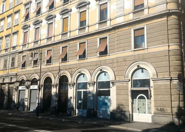 Golden לינה וארוחת בוקר 4*